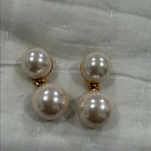 Vintage-Carolee Gold-Tone Double Faux Pearl Drop Earrings in Ivory